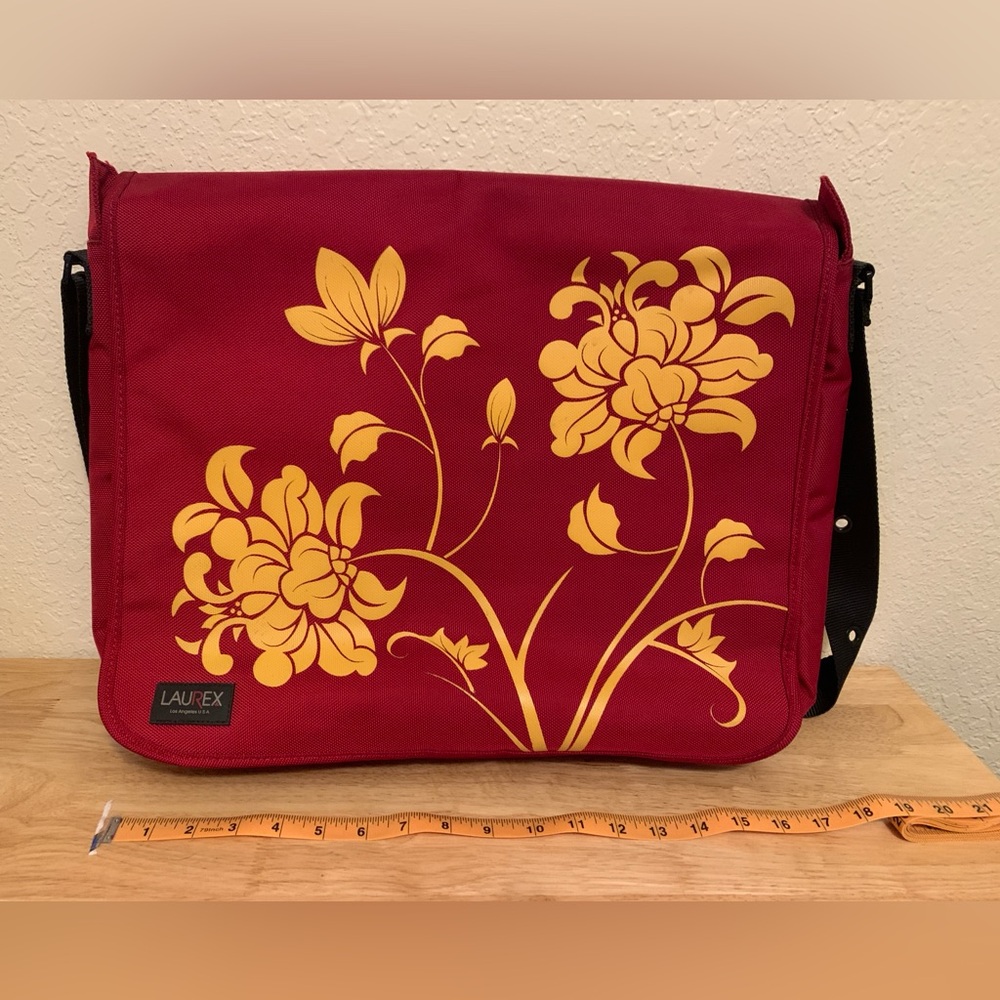 Laurex Los Angeles CA 17” laptop messenger bag Red/ Gold Flowers